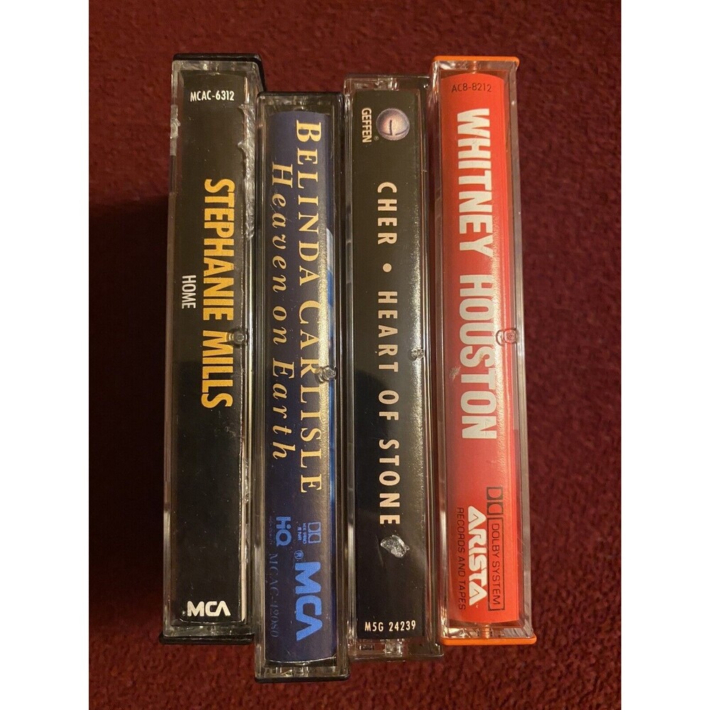 Lot 4 of cassette tapes including Whitney Houston and Che